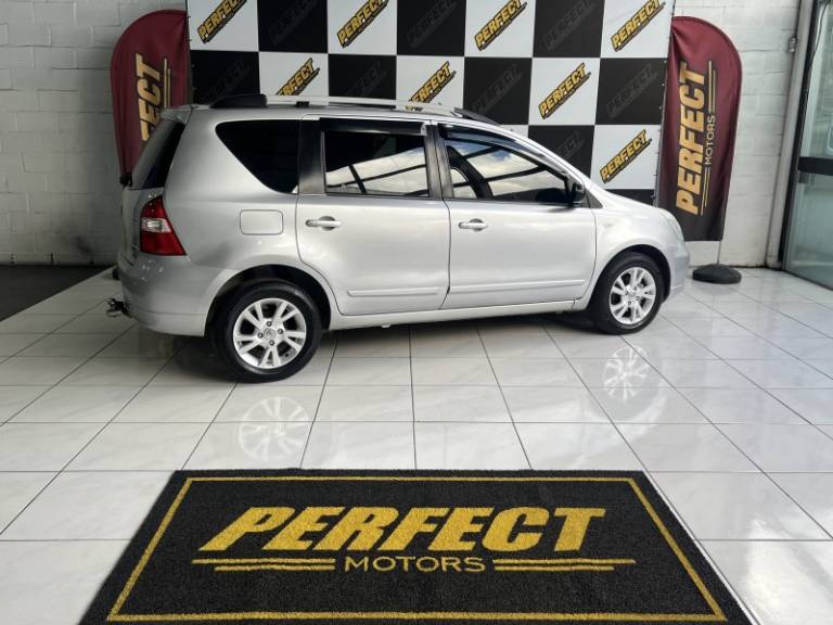 NISSAN - LIVINA - 2013/2013 - Prata - R$ 35.900,00