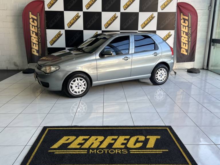FIAT - PALIO - 2005/2005 - Cinza - R$ 24.900,00
