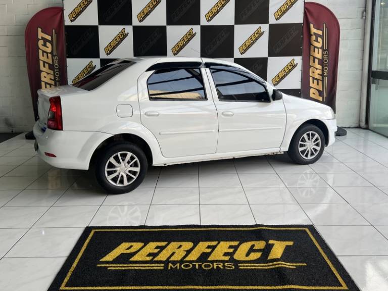 RENAULT - LOGAN - 2012/2012 - Branca - R$ 25.900,00