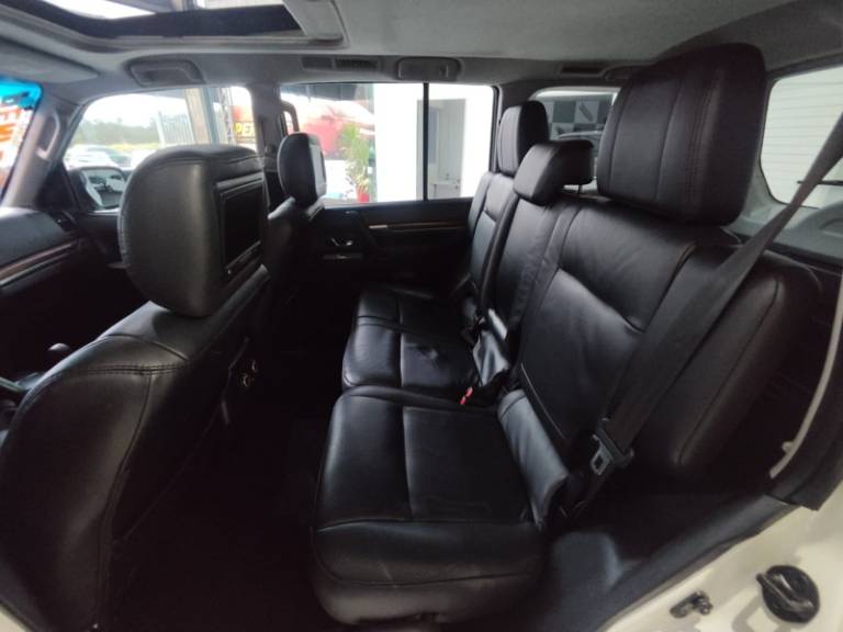 MITSUBISHI - PAJERO FULL - 2010/2010 - Branca - R$ 104.900,00