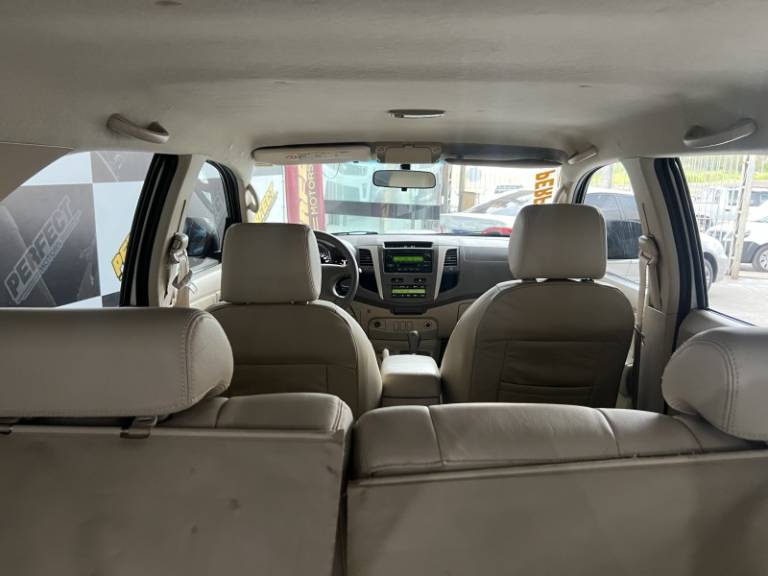 TOYOTA - HILUX SW4 - 2008/2008 - Preta - R$ 104.900,00