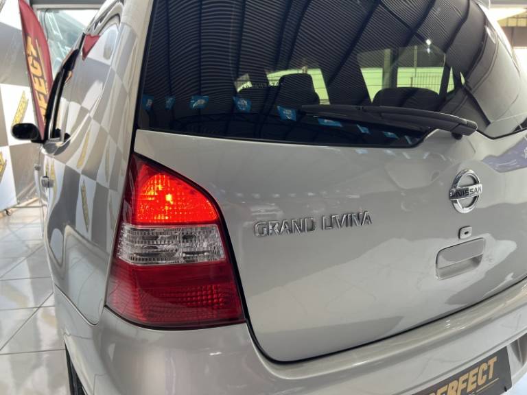 NISSAN - GRAND LIVINA - 2013/2013 - Prata - R$ 43.900,00