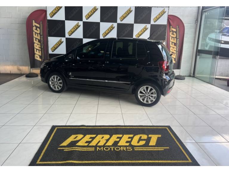 VOLKSWAGEN - FOX - 2011/2011 - Prata - R$ 37.900,00