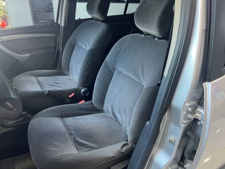 RENAULT - SANDERO - 2010/2010 - Prata - R$ 29.900,00