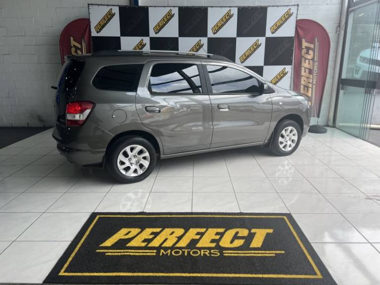 CHEVROLET - SPIN - 2013/2013 - Cinza - R$ 45.900,00
