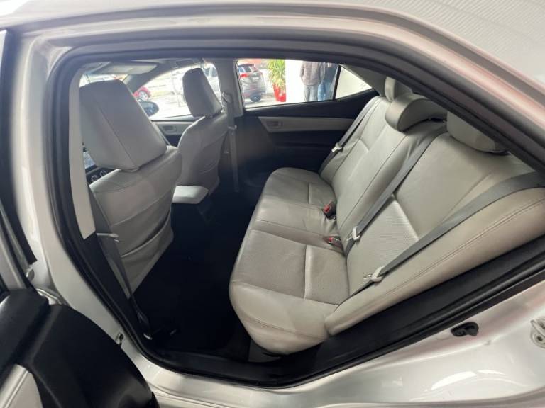 TOYOTA - COROLLA - 2015/2015 - Prata - R$ 79.900,00