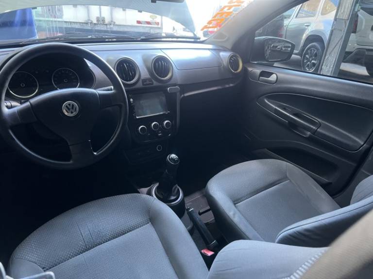 VOLKSWAGEN - VOYAGE - 2013/2013 - Dourada - R$ 34.900,00