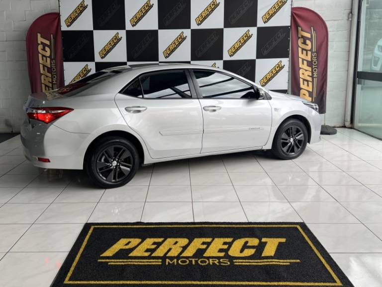 TOYOTA - COROLLA - 2015/2015 - Prata - R$ 79.900,00