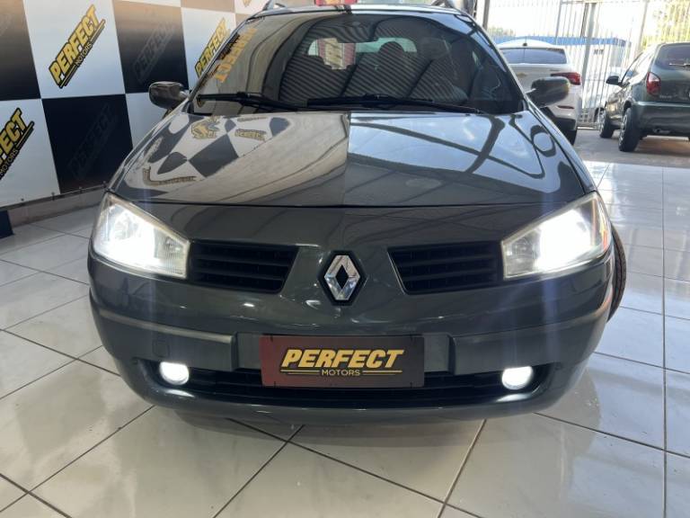 RENAULT - MÉGANE - 2013/2013 - Cinza - R$ 35.900,00