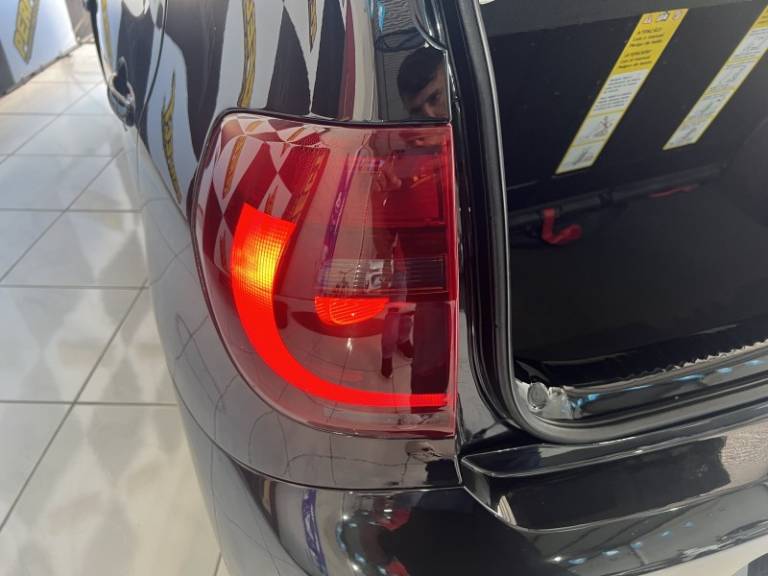 VOLKSWAGEN - FOX - 2011/2011 - Prata - R$ 37.900,00