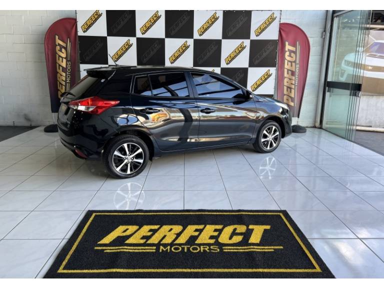 TOYOTA - YARIS - 2019/2019 - Preta - R$ 78.900,00