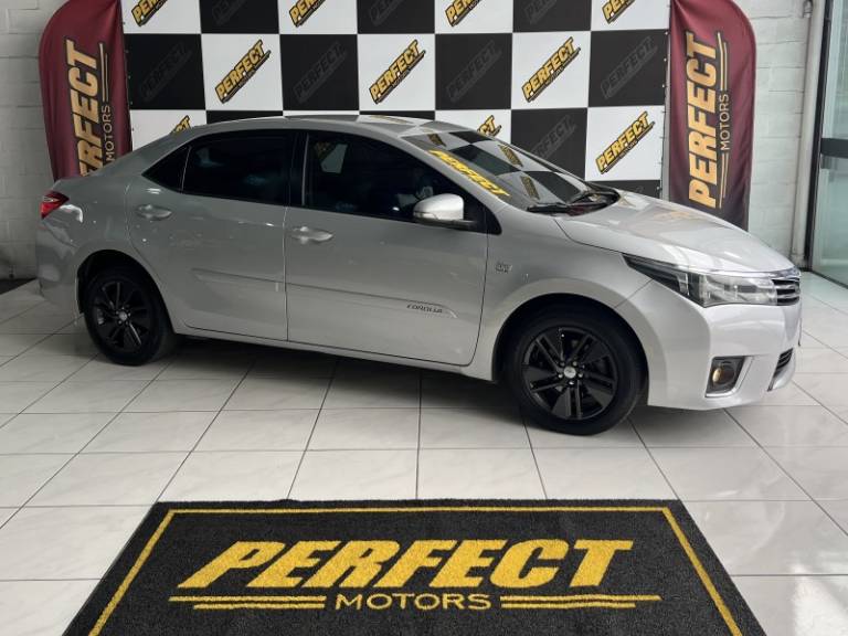 TOYOTA - COROLLA - 2015/2015 - Prata - R$ 79.900,00