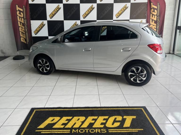 CHEVROLET - ONIX - 2017/2017 - Prata - R$ 47.900,00