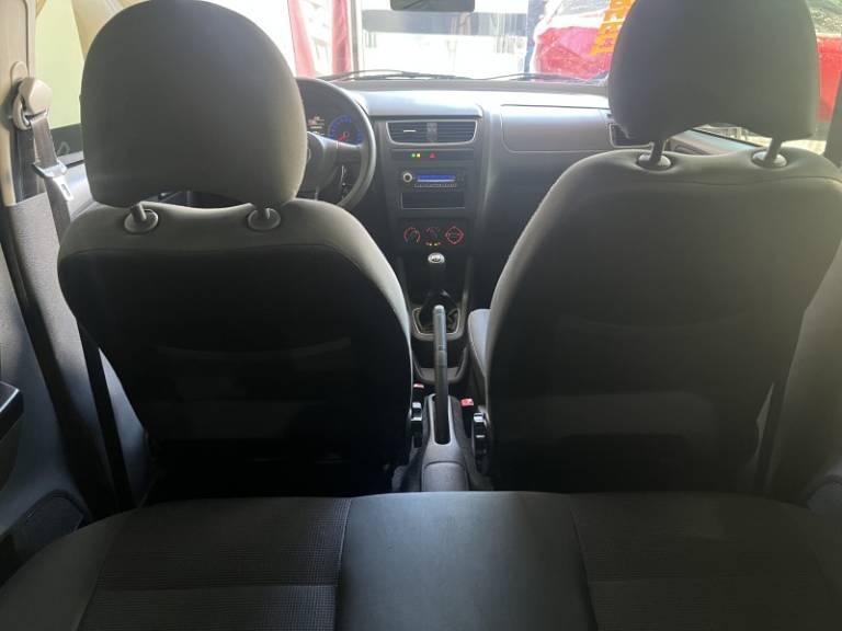 VOLKSWAGEN - FOX - 2011/2011 - Prata - R$ 37.900,00