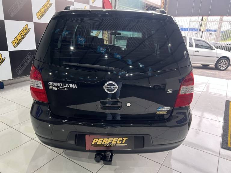 NISSAN - LIVINA - 2011/2011 - Preta - R$ 36.900,00