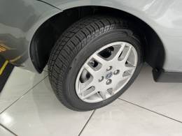 FIAT - PALIO - 2005/2005 - Cinza - R$ 24.900,00