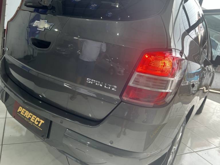 CHEVROLET - SPIN - 2013/2013 - Cinza - R$ 45.900,00