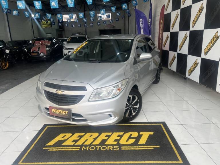 CHEVROLET - ONIX - 2017/2017 - Prata - R$ 47.900,00