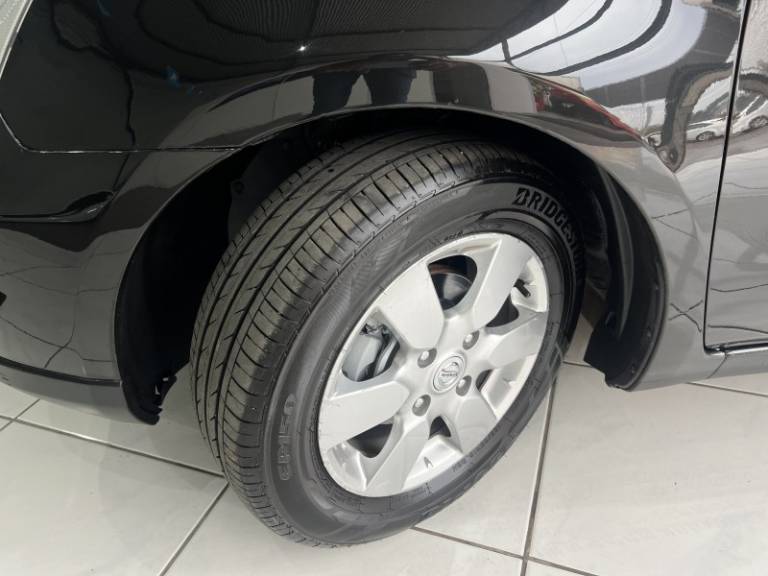 NISSAN - LIVINA - 2011/2011 - Preta - R$ 36.900,00
