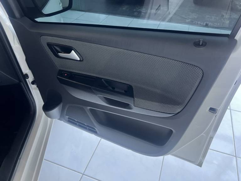 VOLKSWAGEN - FOX - 2012/2012 - Branca - R$ 33.900,00