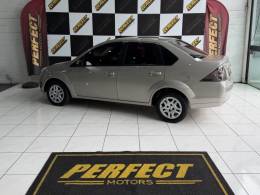 FORD - FIESTA - 2014/2014 - Prata - R$ 37.900,00