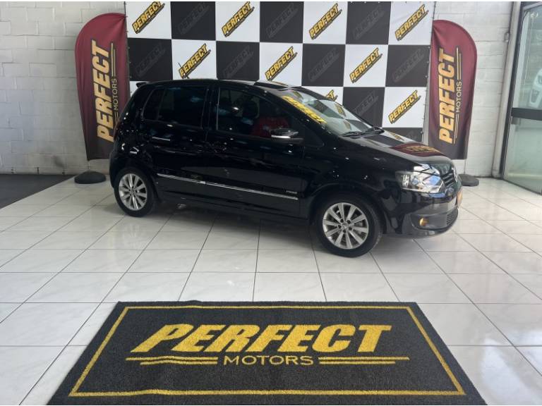 VOLKSWAGEN - FOX - 2011/2011 - Prata - R$ 37.900,00
