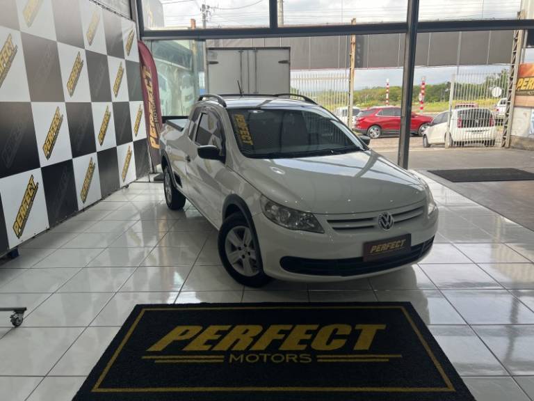 VOLKSWAGEN - SAVEIRO - 2012/2012 - Branca - R$ 44.900,00