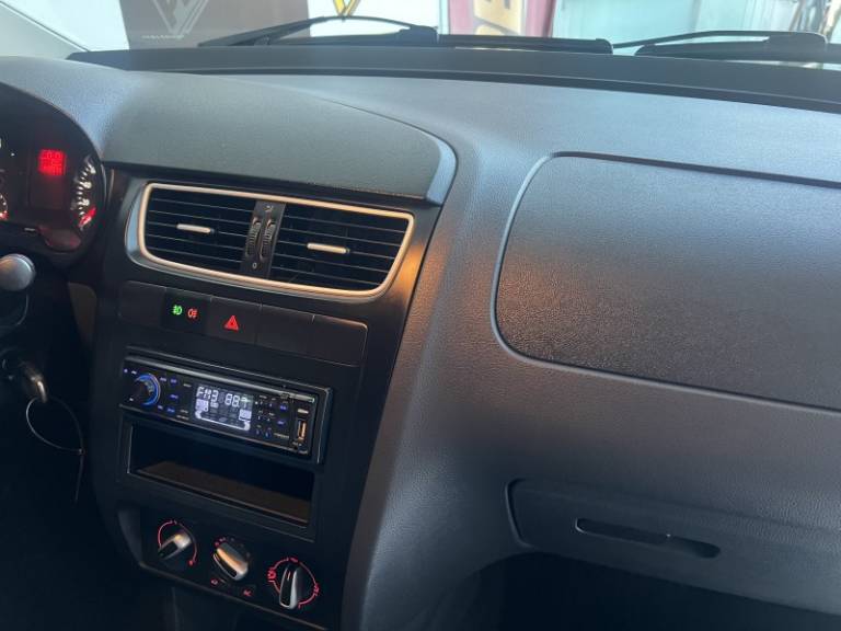 VOLKSWAGEN - FOX - 2012/2012 - Branca - R$ 33.900,00