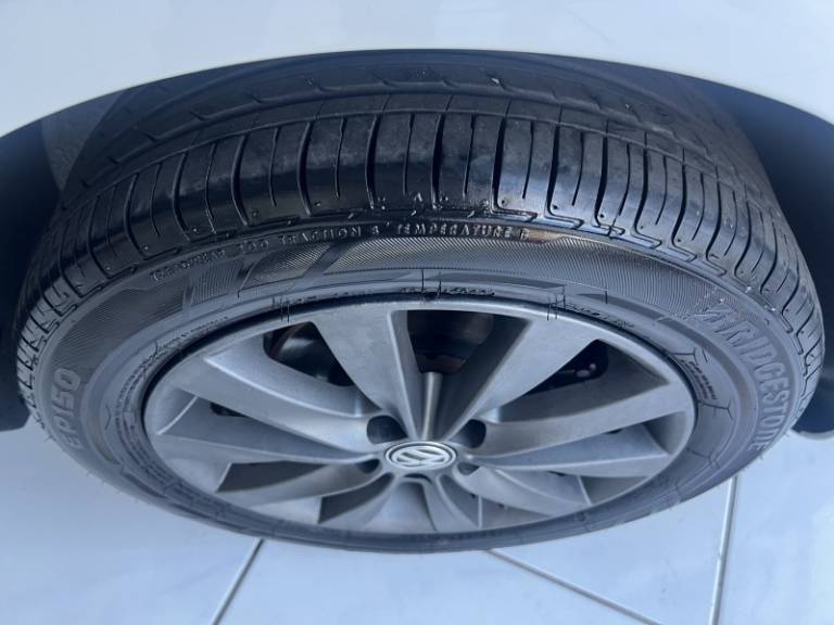 VOLKSWAGEN - FOX - 2012/2012 - Branca - R$ 33.900,00