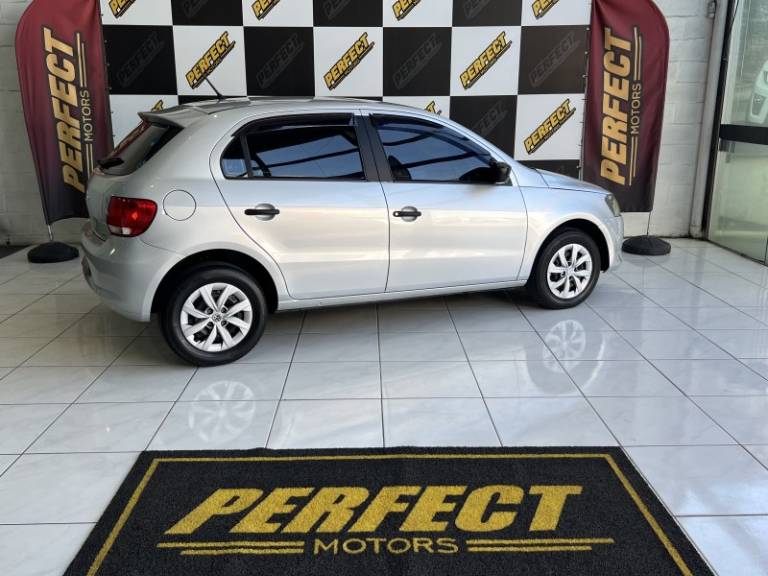 VOLKSWAGEN - GOL - 2014/2014 - Prata - R$ 36.900,00