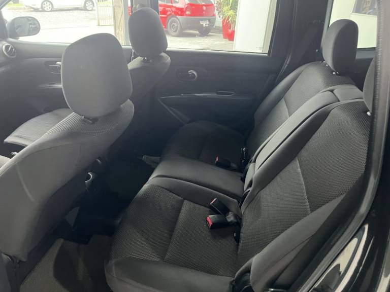 NISSAN - LIVINA - 2011/2011 - Preta - R$ 36.900,00