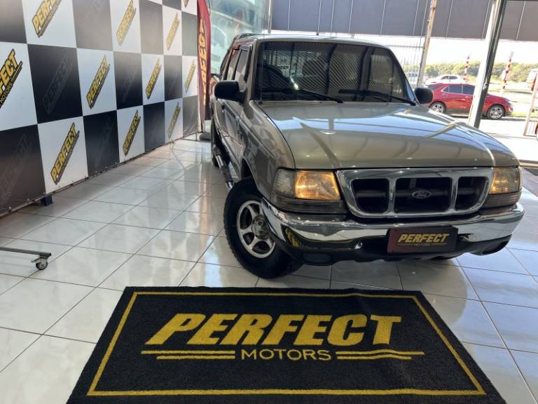 FORD - RANGER - 2003/2003 - Dourada - R$ 49.900,00