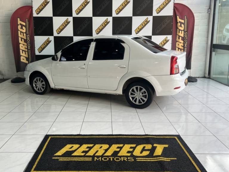 RENAULT - LOGAN - 2012/2012 - Branca - R$ 25.900,00