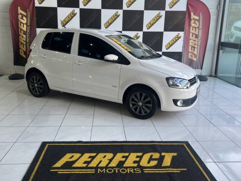 VOLKSWAGEN - FOX - 2012/2012 - Branca - R$ 33.900,00