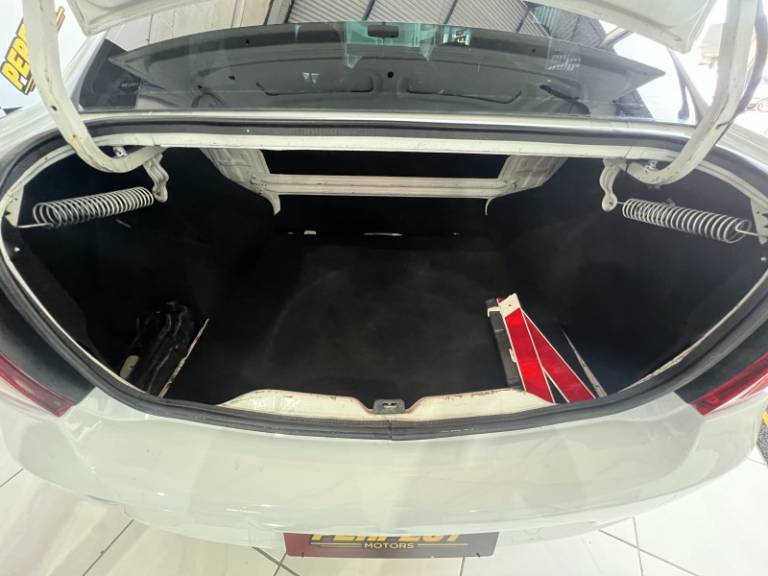 RENAULT - LOGAN - 2012/2012 - Branca - R$ 25.900,00