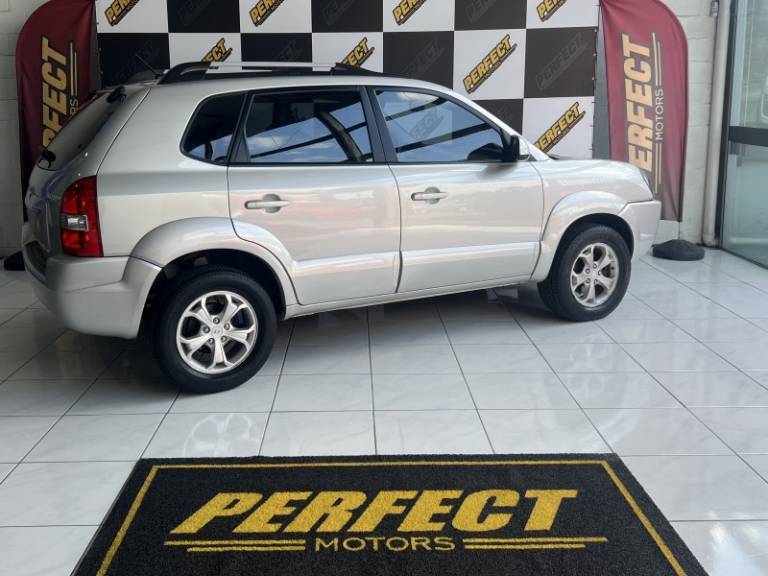 HYUNDAI - TUCSON - 2012/2012 - Prata - R$ 46.900,00