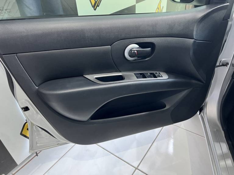 NISSAN - GRAND LIVINA - 2013/2013 - Prata - R$ 43.900,00