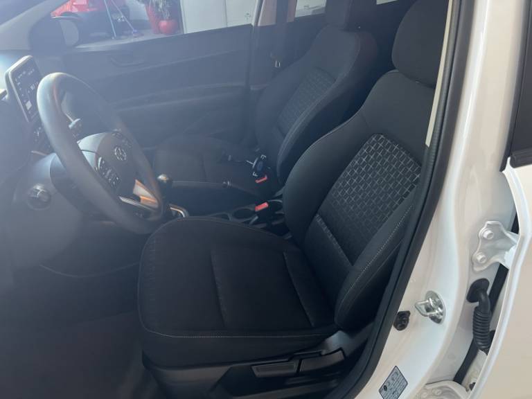 HYUNDAI - HB20 - 2024/2024 - Branca - R$ 69.900,00
