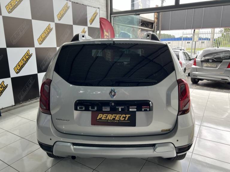 RENAULT - DUSTER - 2018/2018 - Prata - R$ 71.900,00