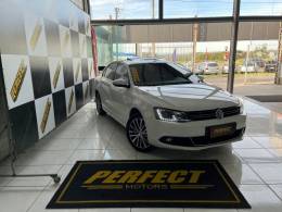 VOLKSWAGEN - JETTA - 2012/2012 - Branca - R$ 67.900,00