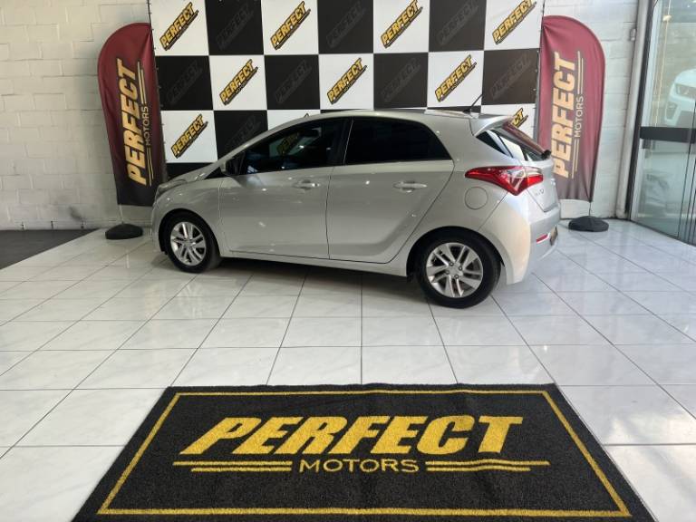 HYUNDAI - HB20 - 2013/2013 - Prata - R$ 45.900,00