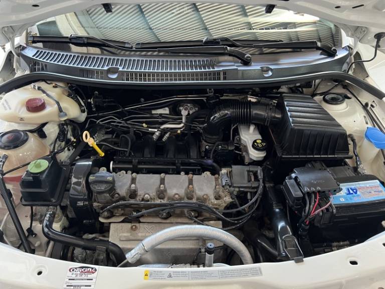 VOLKSWAGEN - VOYAGE - 2018/2018 - Branca - R$ 46.900,00