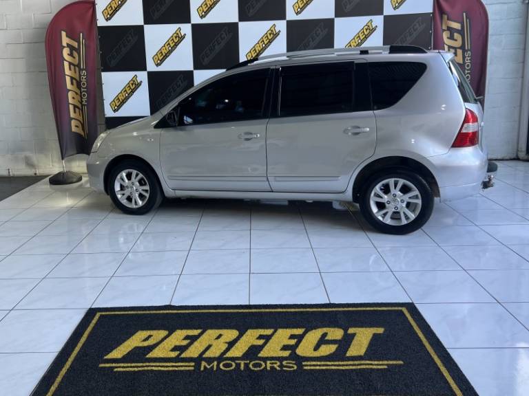 NISSAN - LIVINA - 2013/2013 - Prata - R$ 35.900,00