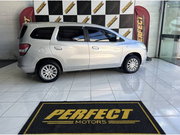 CHEVROLET - SPIN - 2013/2013 - Prata - R$ 44.900,00