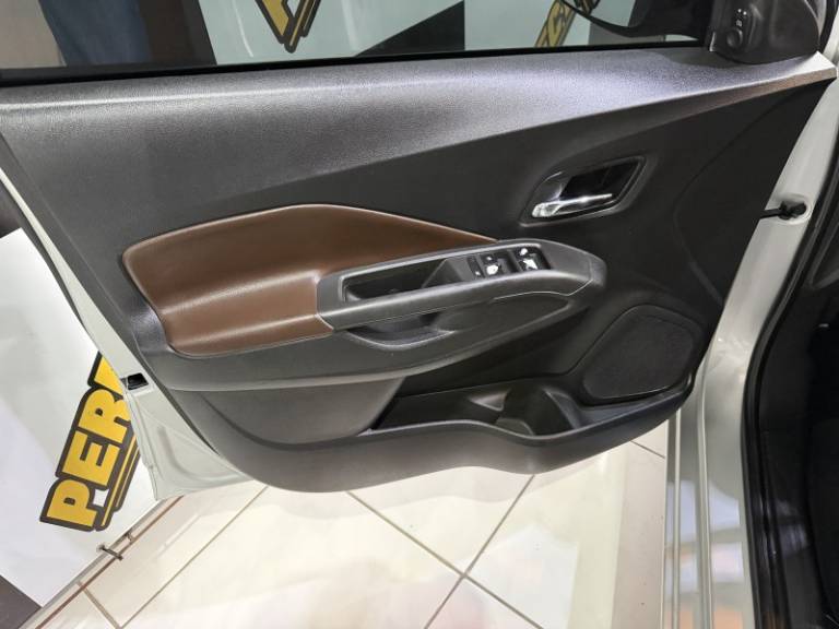CHEVROLET - COBALT - 2019/2019 - Prata - R$ 57.900,00