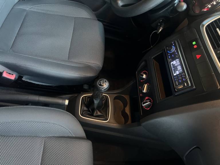 VOLKSWAGEN - FOX - 2012/2012 - Branca - R$ 33.900,00