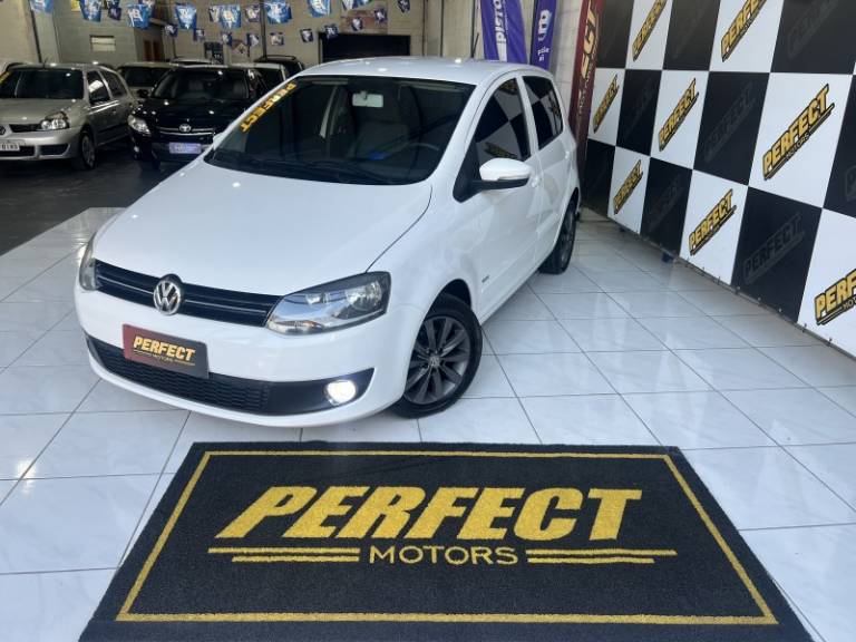 VOLKSWAGEN - FOX - 2012/2012 - Branca - R$ 33.900,00