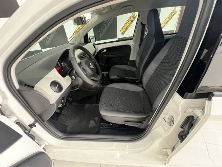 VOLKSWAGEN - UP - 2017/2017 - Branca - R$ 55.900,00