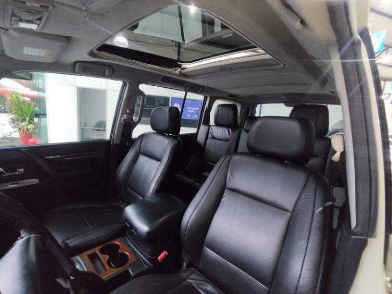 MITSUBISHI - PAJERO FULL - 2010/2010 - Branca - R$ 104.900,00
