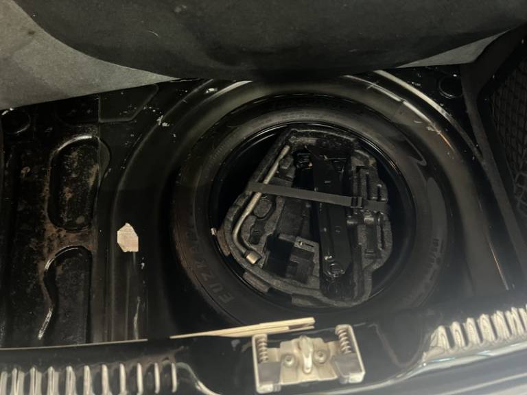 VOLKSWAGEN - FOX - 2011/2011 - Prata - R$ 37.900,00